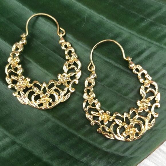 Gold Floral Detailed Hoop Earrings NWOT - Picture 5 of 8